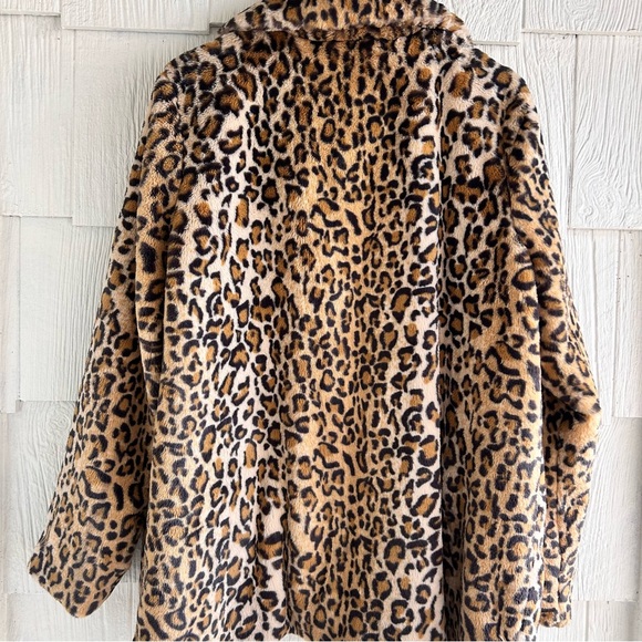 Shyanne Women's Leopard Print Faux Fur Jacket - Picture 8 of 10